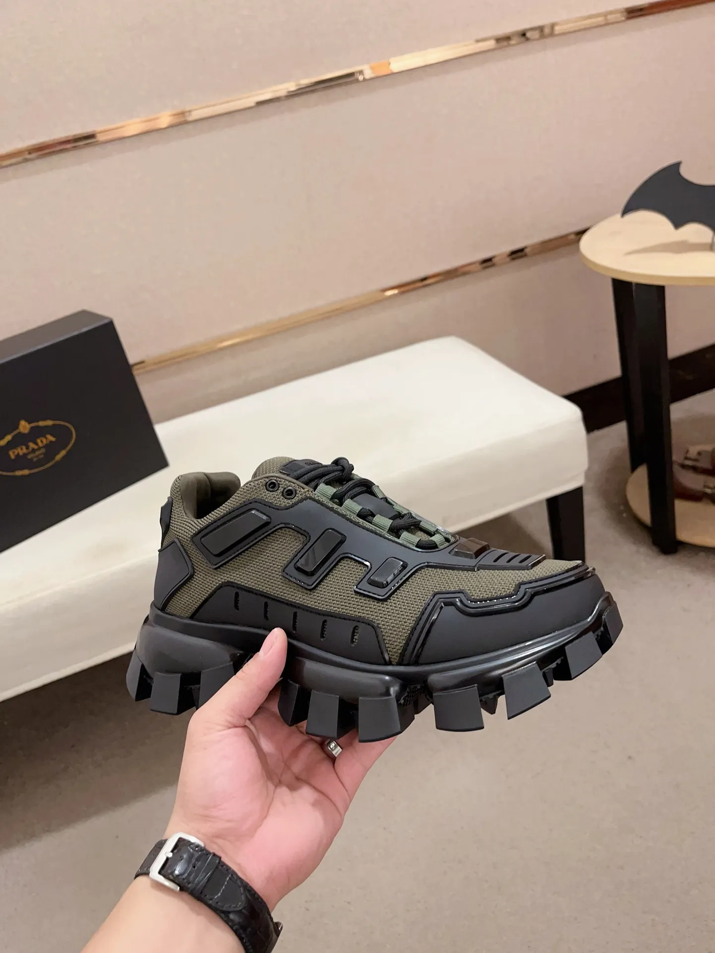 Men's Men's Shoes 💰 620💰 ✔️✔️✔️High-quality new PRADA counters are launched at the same time. The new men's shoes and 😘fabrics are selected from first-layer cowhide. Lining: imported elastic mesh➕cowhide lining. 👍🏿High-end☄️Open-molded non-slip rubber outsole, exquisite lines, simple and elegant, comfortable and high-end for leisure travel. Number of yards: 38 to 44.